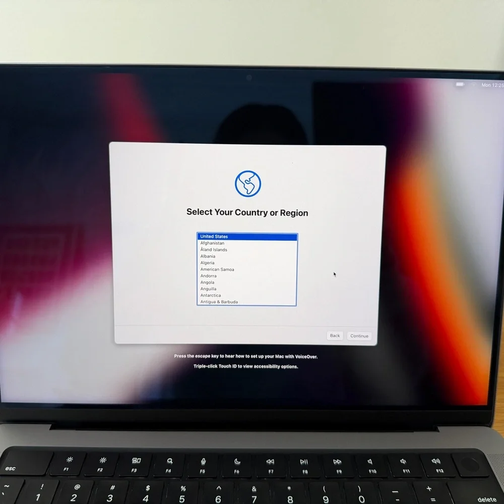 2021 M1 Apple MacBook Pro 10C CPU/14C GPU/1 TB